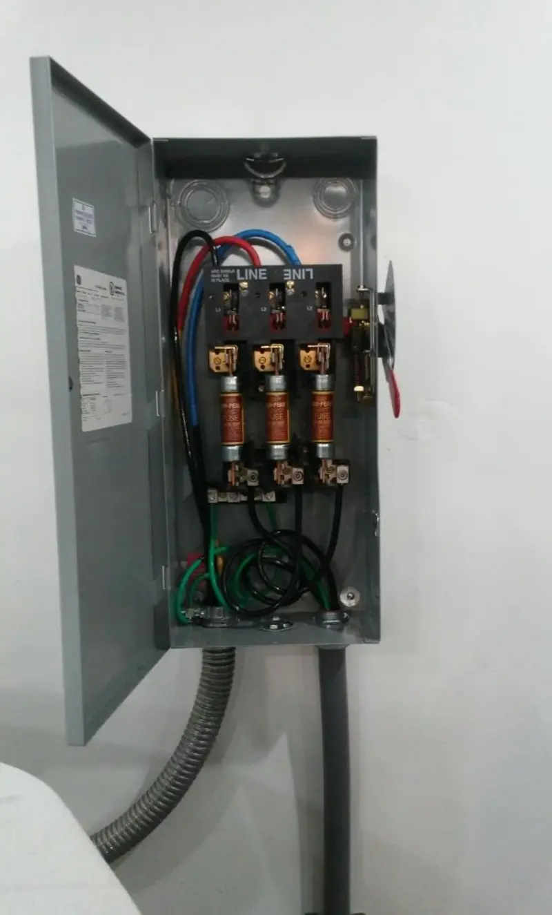 Three-phase disconnect switch installed for Electrical Wiring & Rewiring in Luling